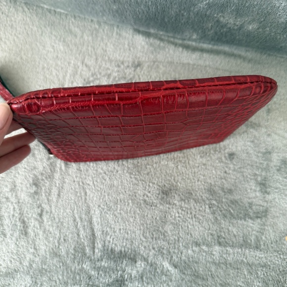 ✨ Patricia Nash Red Croc Embossed Leather Wristlet ✨ - Picture 4 of 11